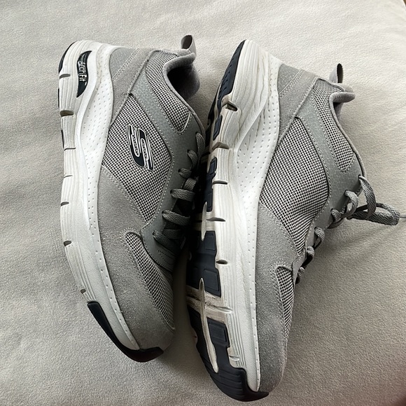 EUC Sketchers ArchFit sneakers, men’s size 8, gray, like new, worn twice - Picture 10 of 10